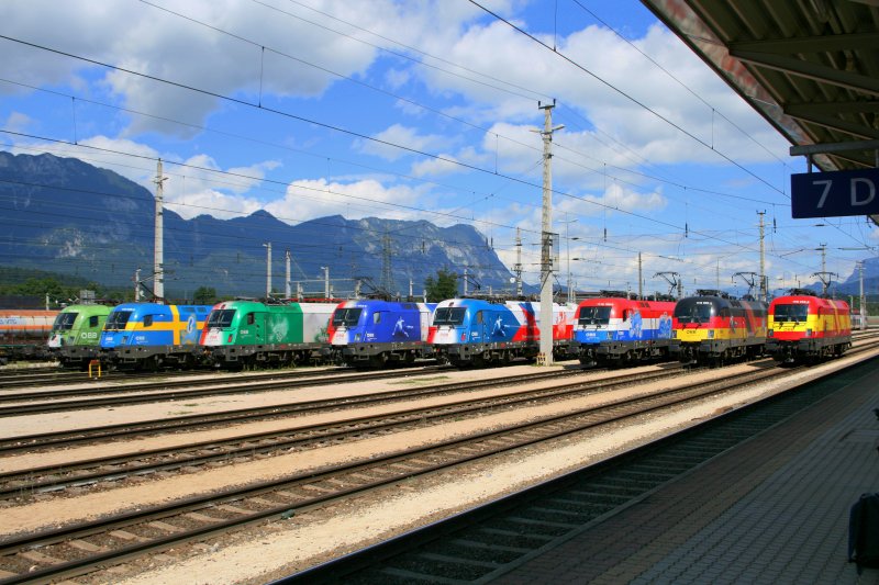 8 der 16 ausgestellten EM-Loks am 24.08.2008 in Wrgl. Russland (wegen Reparatur in Linz) und Schweiz (durch Arlbergsperre in Vorarlberg  eingesperrt ) konnten leider nicht teilnehmen
