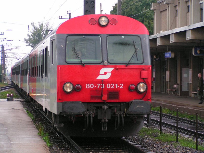 80-73 021-2 fhrt als E2609 in BRUCK/Leitha ein 2006-08-08