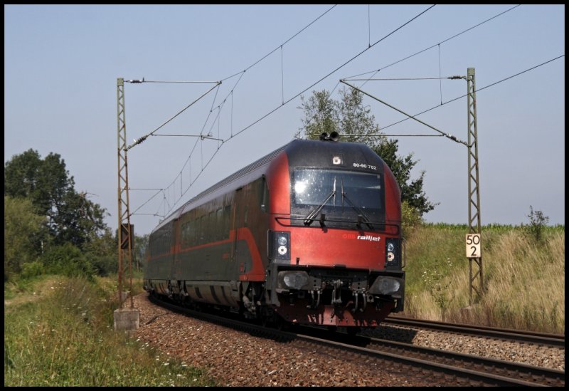 80-90 702  Spirit of Vienna  mit Schiebelok 1116 208  Spirit of Eisenstadt  als RJ 65, Mnchen Hbf - Wien Westbahnhof, ist bei Ostermnchen unterwegs. (01.08.2009)