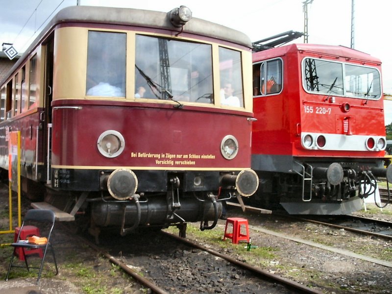 80 jahre Bahnwerk Erfurt, Fahrzeugausstellung mit E-Lok 155 und Triebwagen