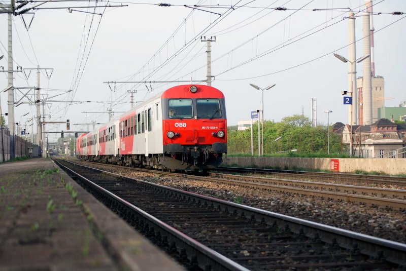 8073 058 durchfhrt am 16.04.2009 mit REX2535 von Bratislava hl.st. nach Wien Sdbahnhof(Ostseite) die Haltestelle Haidestrasse.  