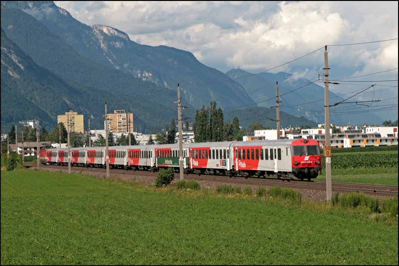 8073 220 ist als Steuerwagen im REX 5162 eingeteilt. Vor der Umstellung auf TalENTE waren alle Regionalz�ge im Inntal eine Dom�ne der 1144er und 1x16.
