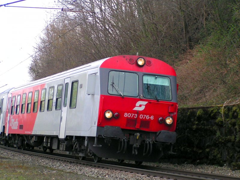 8073076-6 verlsst als R 4020 die Haltestelle Ehrenhausen 070327