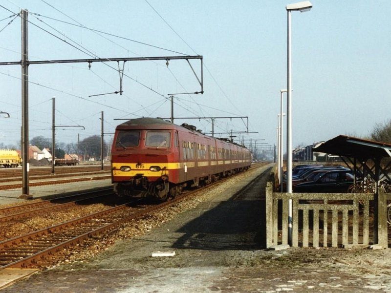 815 mit IR 608 Roosendaal-Oostende auf Bahnhof Essen am 3-4-1996. Bild und scan: Date Jan de Vries.