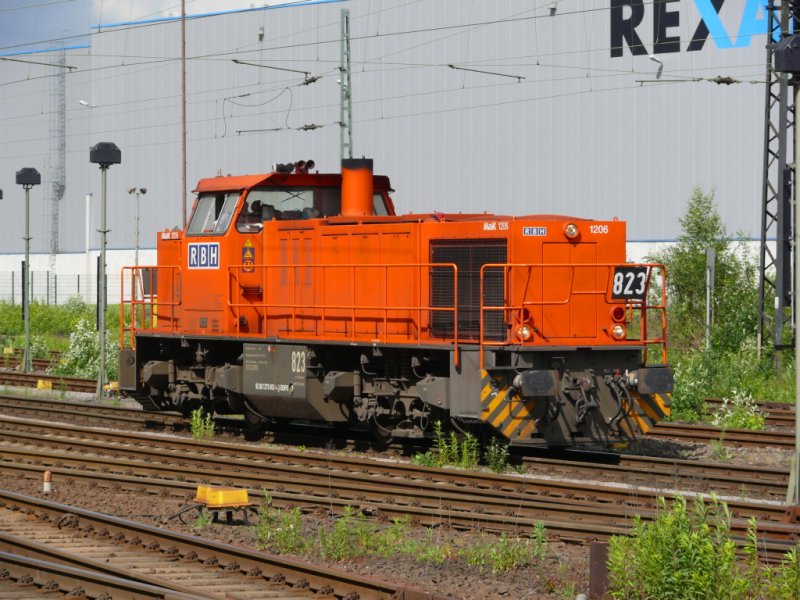 823 der RBH in Recklinghausen-Sd am 26.5.2009