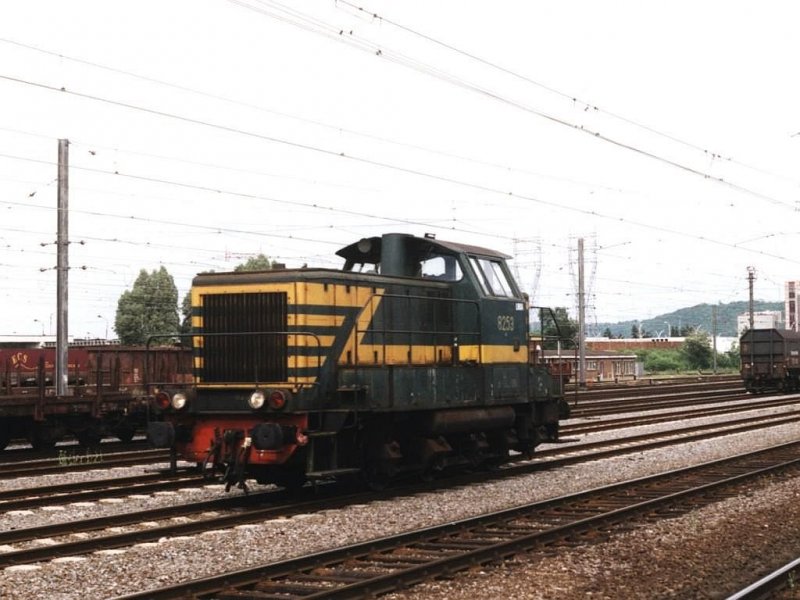 8253 auf Bahnhof Bressoux am 16-5-2001. Bild und scan: Date Jan de Vries.
