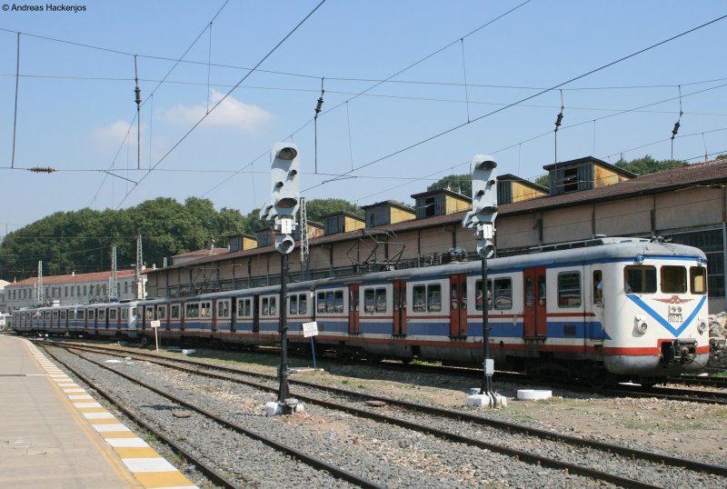 829 und *** kommen als Vorortzug in Istanbul eingefahren 21.8.08