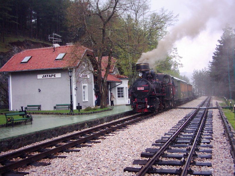 83-052 der Museumsbahn Mokra Gora in Jatare (6. Mai 2005)