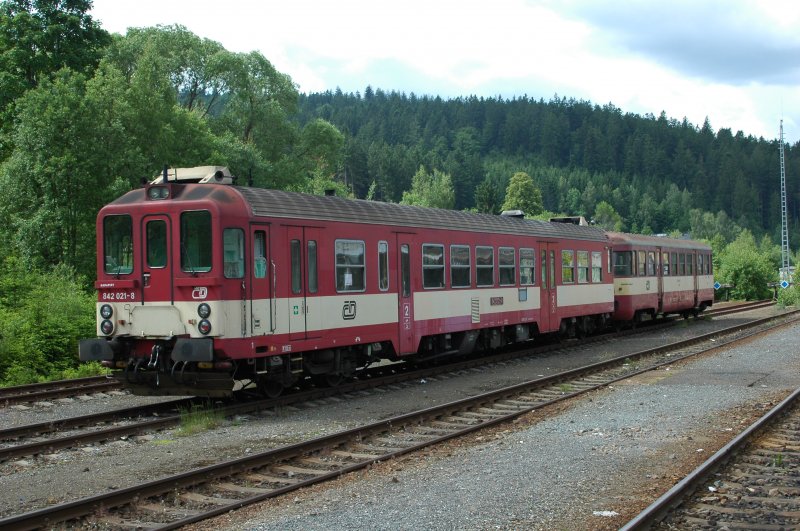 842 021+020 106 am 20.06.08 im Bahnhof �elezn� Ruda-Alzbetin