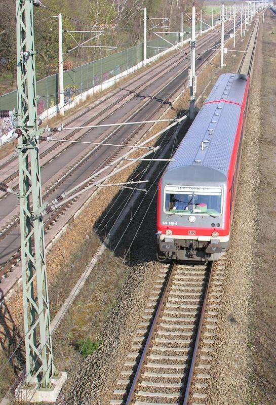 8.4.2005 RB von Berlin-Spandau nach Wustermark ca 1 km vor dem Haltepunkt Dallgow-Dberitz.