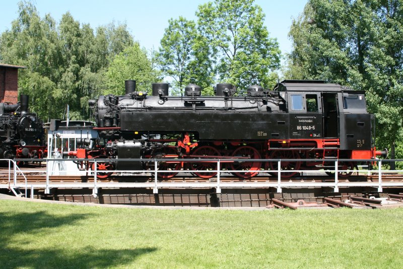 86 1049-5 auf der Drehscheibe im Eisenbahnmuseum Schwarzenberg.24.05.09.