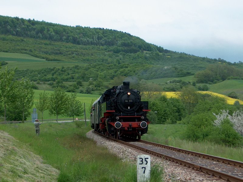 86 333 beim Einsatz auf der Wutachtalbahn am 18. Mai 2002 (25 Jahre Sauschwnzlebahn)