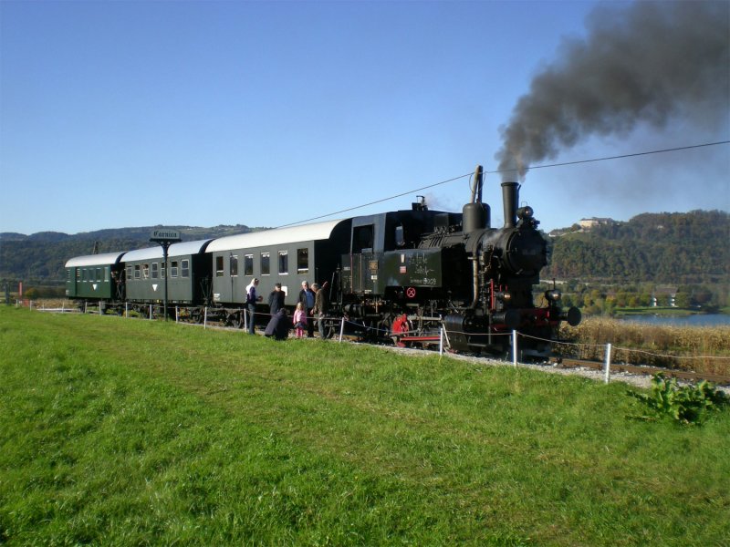 88.103 der Nostalgiebahnen in Krnten am 5.10.2008 beim Aufenthalt in der Haltestelle Carnica whrend der letzten Fahrt der Sommer-Saison 2008 (siehe Aufschrift am Wasserkasten).