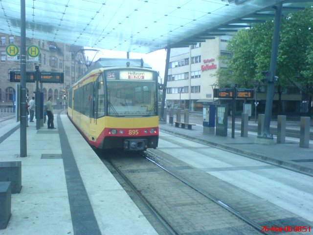 895 am Heilbronner Hauptbahnhof als Linie S4 nach Weinsberg Bahnhof als Eilzug. Linienverlauf der S4: 
Achern - Bhl - Baden-Baden - Rastatt - Durmersheim - Karlsruhe - Durlach - Walzbachtal - Bretten - Flehingen - Eppingen - Schwaigern - Heilbronn - Weinsberg - Obersulm - hringen