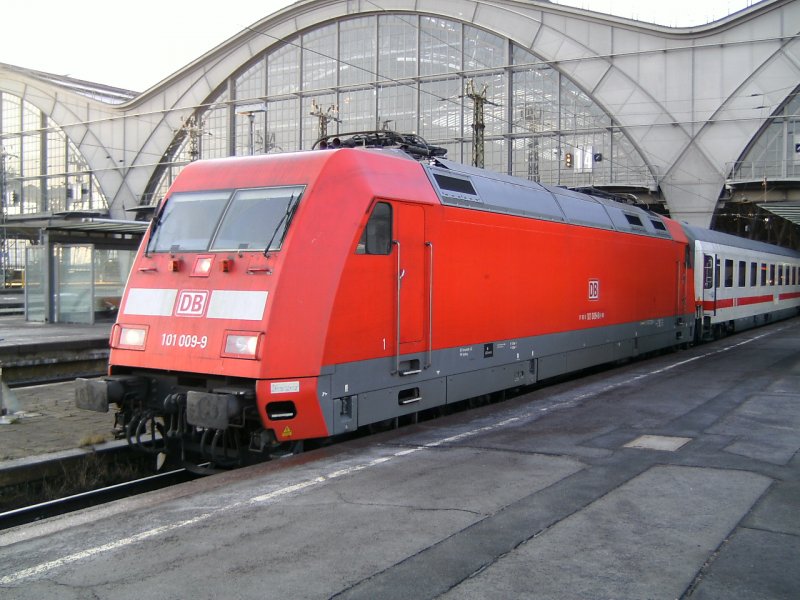 91 80 6 101 009-9 am InterCity Zug nach HOLD in LL(Februar 2009).