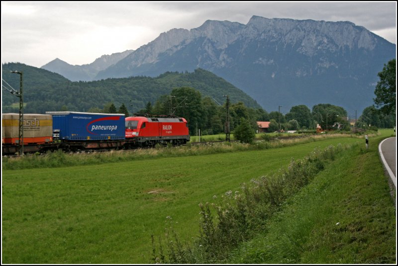 9180 6 182 010-9-D-DB bringt bei Niederaudorf einen KLV-Zug nach Italien.