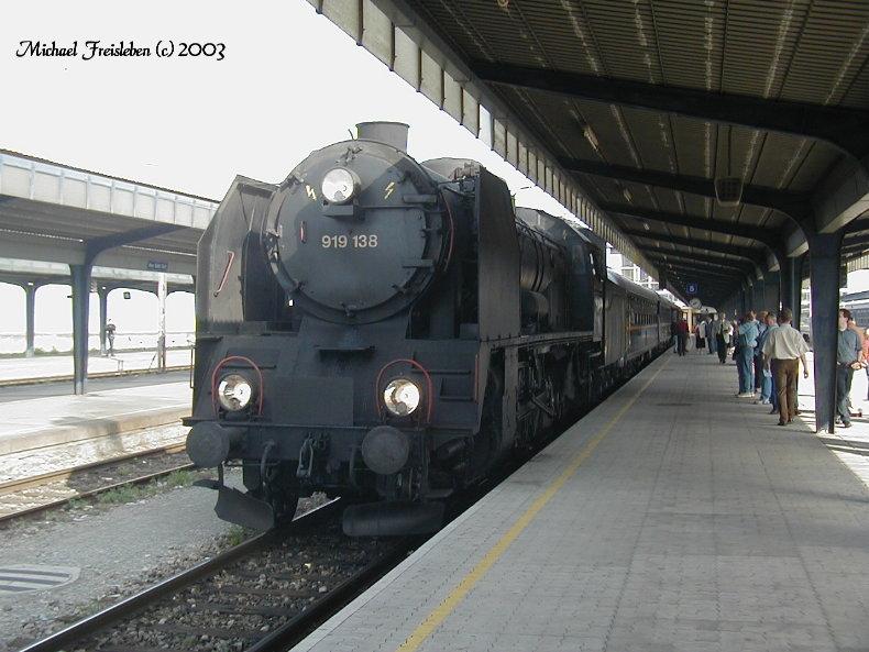 919.138, am 10.Mai 2003 mit einem Sonderzug in Wien Ostbahnhof