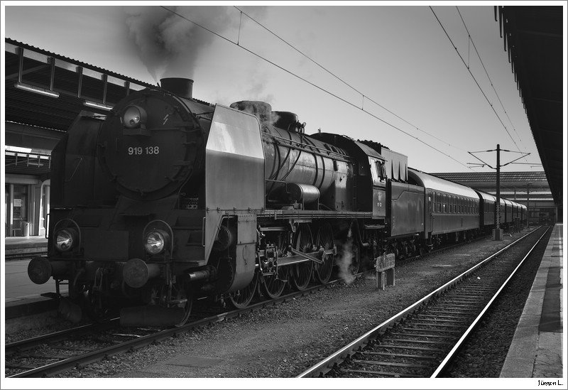 919.138 steht am 5.4.2009 mit dem bereitgestellten SDZ 16207 am Wr. Sdbahnhof. Ziel sollte Markt St. Martin im Burgenland sein. Doch soweit kam es leider nicht...
