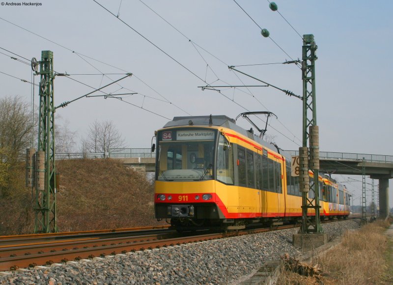 921 und 911 der AVG als S4 nach Karlsruhe Markplatz am km 70,8
