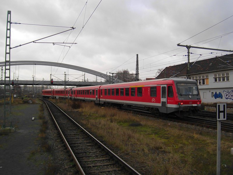 928 207-9 und 628 xxx-x fahren als RE 21619 Kiel Hbf - Bad Kleinen am 20.12.08 aus Lbeck Hbf Richtung Lbeck St. Jrgen.