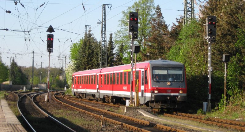 928 219 bei der Ankunft als RB 21827 Lbeck Hbf - Lneburg in Lneburg am 18.04.09.