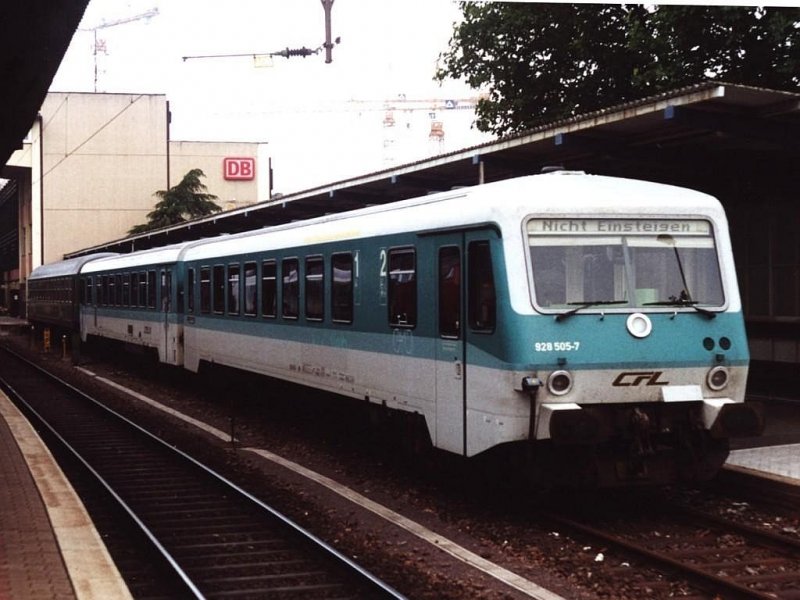 928 505-7/628 505-0 der CFL auf Trier Hauptbahnhof am 21-7-2000. Bild und scan: Date Jan de Vries. 