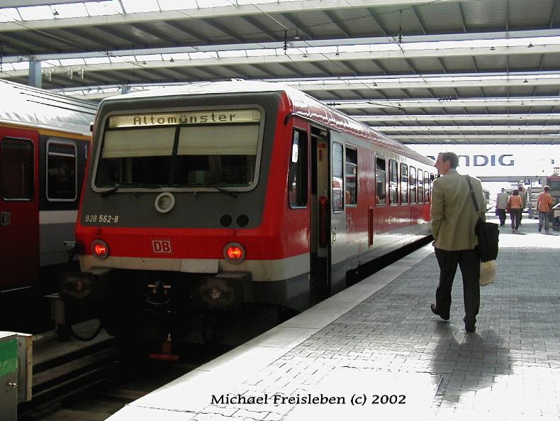 928 562-8 in Mnchen Hauptbahnhof am 28-06-2002