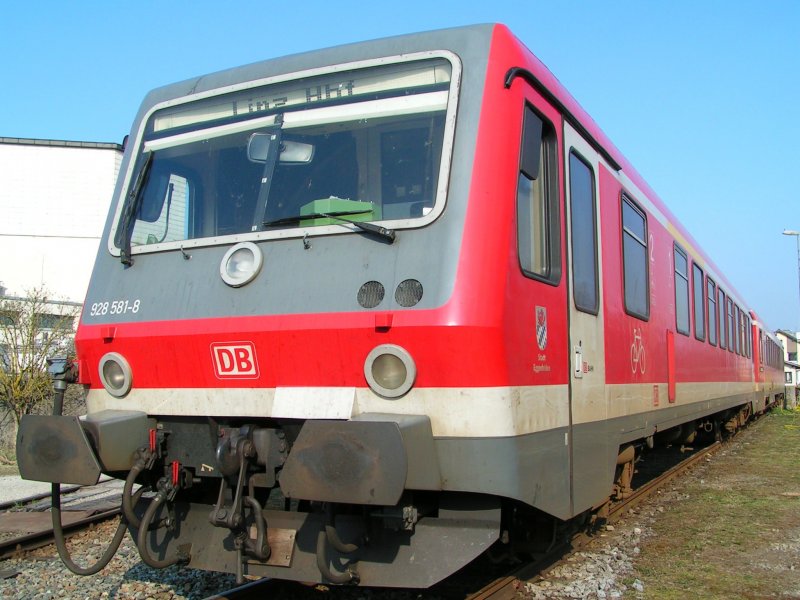 928 581-8  Stadt-Eggenfelden  steht auf �sterreichischen Gleisen; 090406