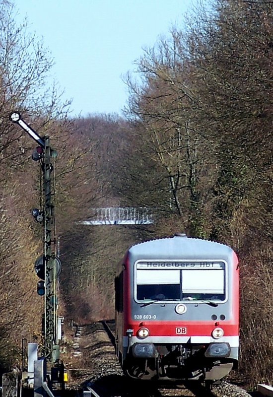 928 603 als Regionalbahn von Bad Friedrichshall-Jagstfeld nach Heidelberg ber Sinsheim und Meckesheim am Esig von Bad Rappenau, 08.02.08.