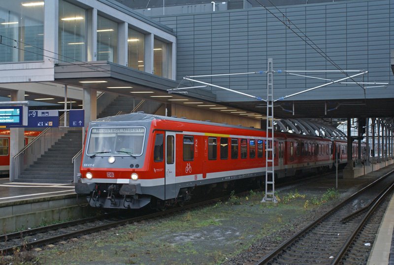 928 637-8 und ein weiterer 628 warten am 20.12.2008 auf die Abfahrt als RB 21708/21908 nach Neustadt/Puttgarden.