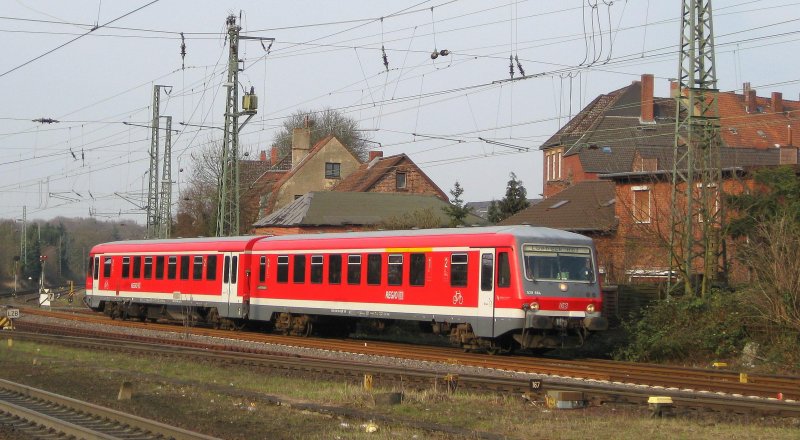 928 684 fhrt am 31.03.09 als RB 21825 aus Lbeck Hbf in Lneburg ein.