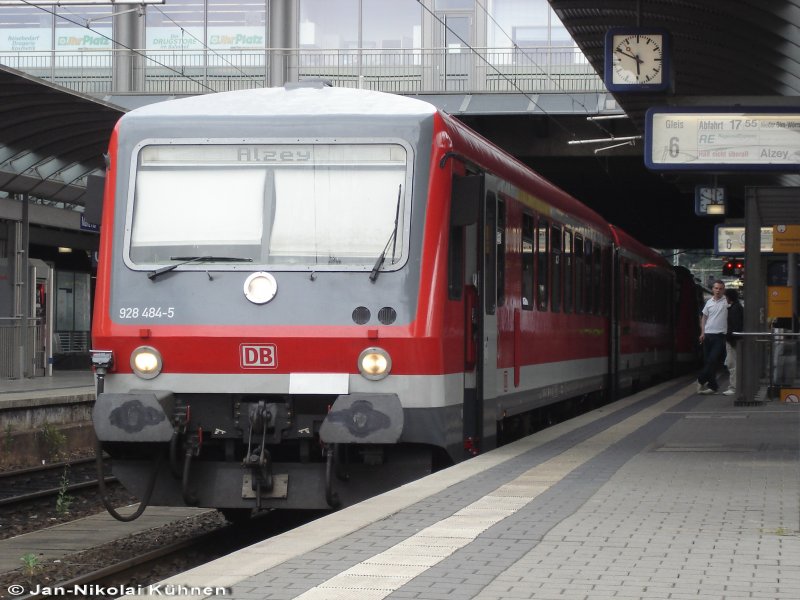 928/628 484-5 stand am 1.7.07 in Mainz Hbf und fhrt in Krze nach Alzey zurck.