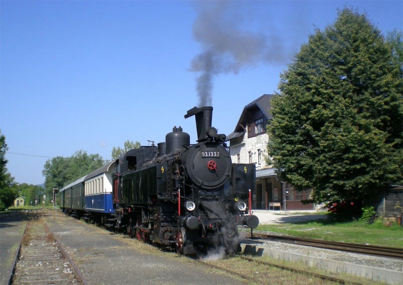 93.1332 der Nostalgiebahnen in Krnten am 28.8.2008 mit ihrem Dampf-Se(h)enzug im Bahnhof Weizelsdorf.