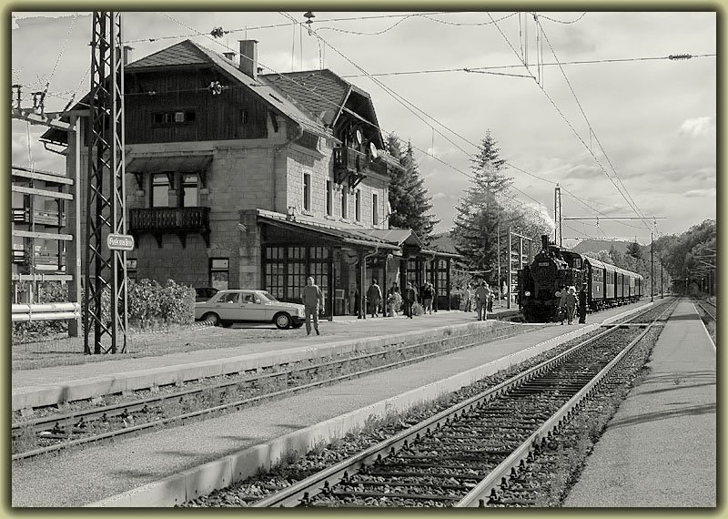 93.1332 der Nostalgiebahnen in Krnten (NbiK) mit ihrem Sonderzug R 16467 von Weizelsdorf nach Faak am See, am 31.8.2006, bei der Einfahrt in ihrem Zielbahnhof.