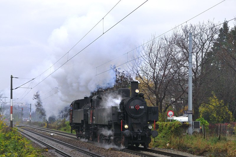 93.1420 & 93.1421 wurden am 8.November 2008 mit dem Slz 92152 von St.Plten nach Mistelbach berstellt. Foto auf der Verbindungsbahn in Wien/Hietzing.