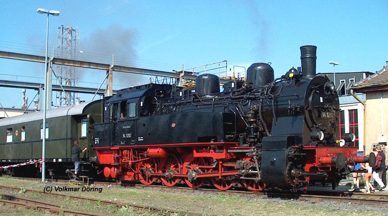 94 1292 von der Rennsteigbahn Ilmenau in Meiningen zum 90. Jubilum der Dampflokschmiede - 04.09.2004



