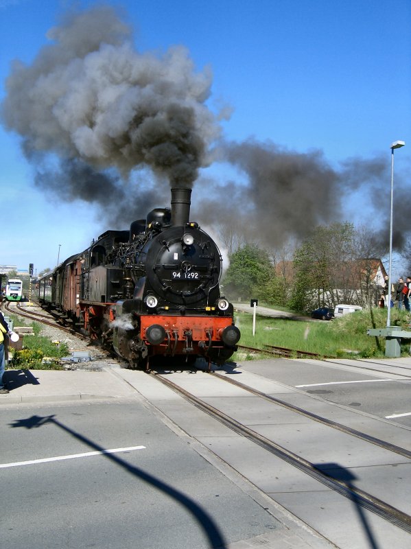94 1292 verlsst mit ihrem Zug den Bhf Ilmenau Richtung Ilmenau Bad (-Rennsteig), Sommer 2005