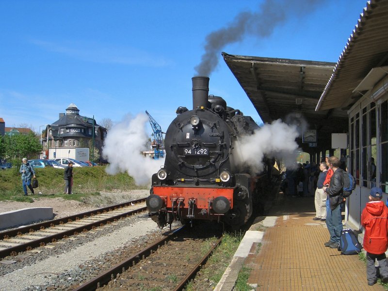 94 1292 vor Zug zum Bhf. Rennsteig, 2005