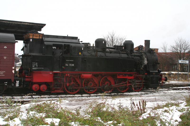 94 1538 im Bahnhof Ilmenau am 04.12.2005. Abfahrtbereit zur Adventsonderfahrt auf den Rennsteig.