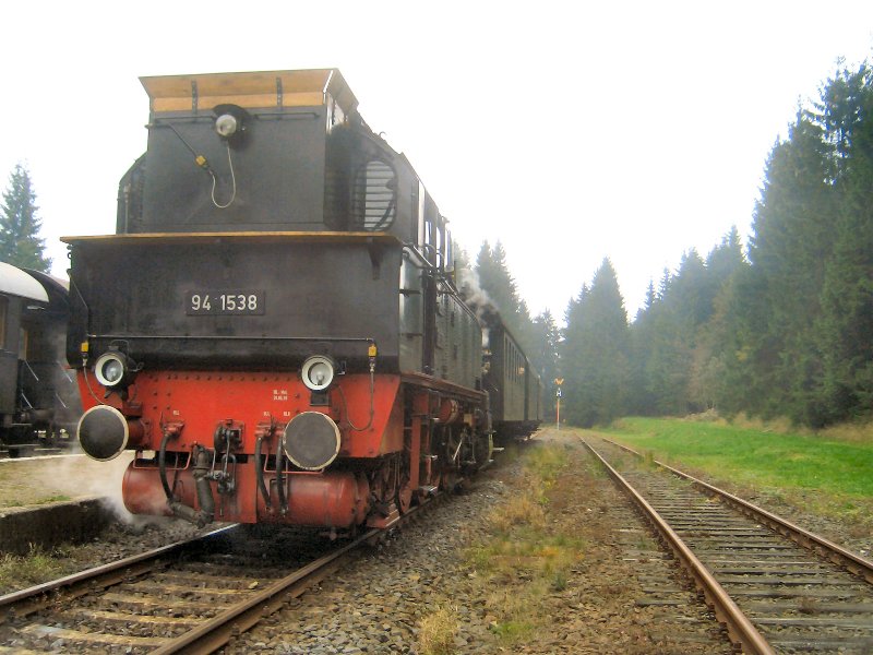 94 1538 mit Zug der Rennsteigbahn im bahnhof Rennsteig, 2006