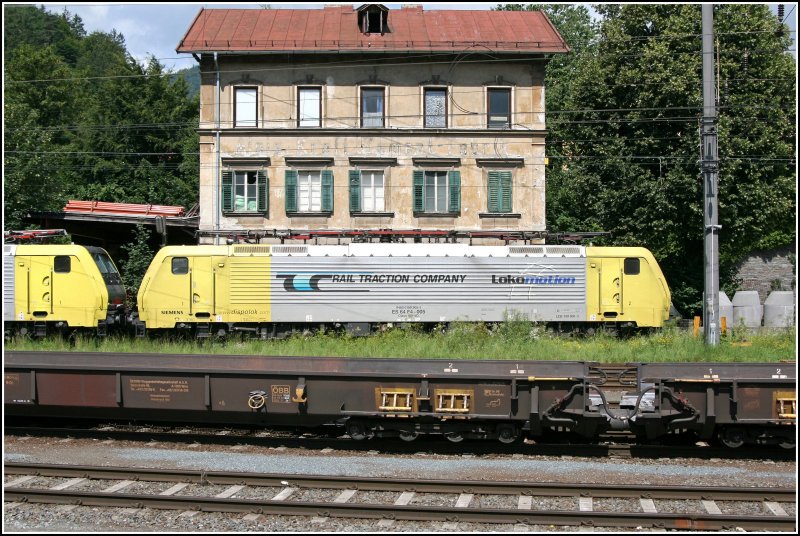 9480 0189 905-3 wartet mit der 9480 0189 930-1 auf weitere Aufgaben. E189 905RT wird sp�ter einen Kombizug zum Brenner bringen. (30.06.07)