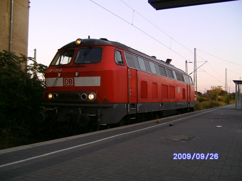 9580 0 218 435-6 war am 26.09.2009 zu Gast in Halle(Saale)Hbf. Die in Kempten stationierte Diesellokomotive fhrt vermutlich zur Revision nach HBX, denn sie ist fllig.