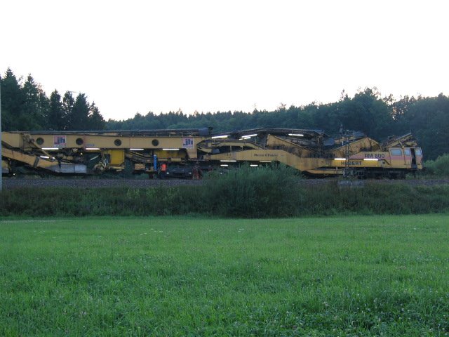 97 11 37 501 17-9 Plasser&Theurer RM 800 der Firma Hubert am 13,08,2006 auf der KBS 986 bei Jagstzell