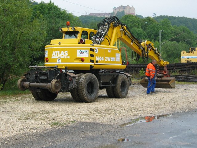 97 51 91 545 60-0 Atlas Zweiwegebagger 1604 ZW-WB der Firma Feger am 11,09,2005 auf der KBS 995 bei Lauchheim