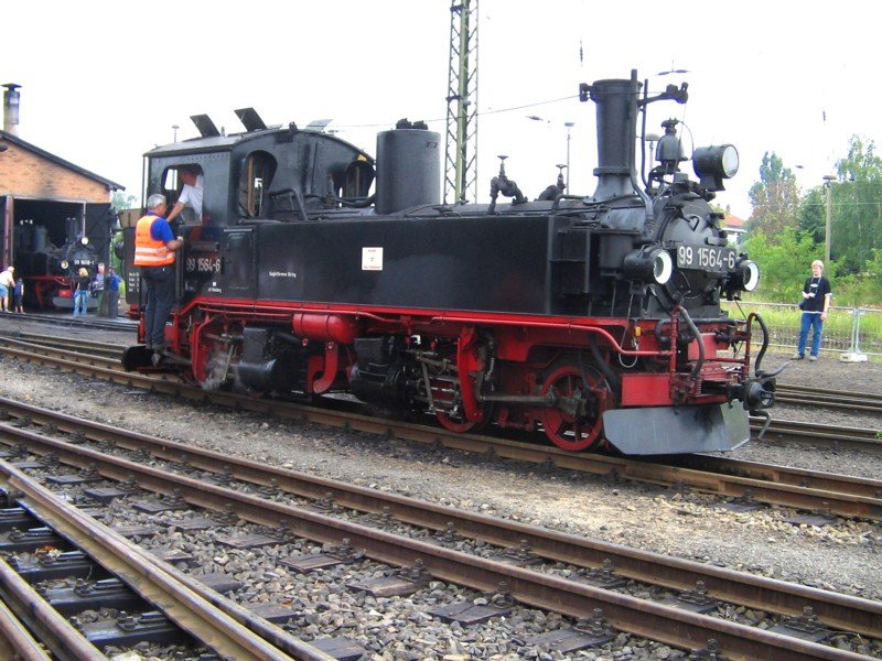 99 1564+ 1608 zum Jubilum: 125 Jahre Schmalspurbahn in Sachsen, in Radebeul Ost am 08.07.06