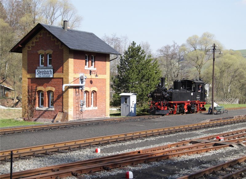 99 1568-7 am Wasserhaus in Steinbach.