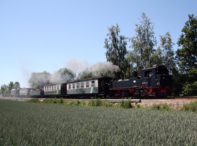 99 1574-5 durchfhrt am 13.06.2009 mit ihrem Personenzug Schweta in Richtung Naundorf.
