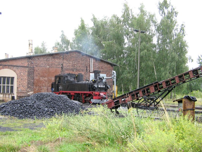 99 1574 bei bestem Fotowetter vorm Mgelner Lokschuppen, 28.07.07