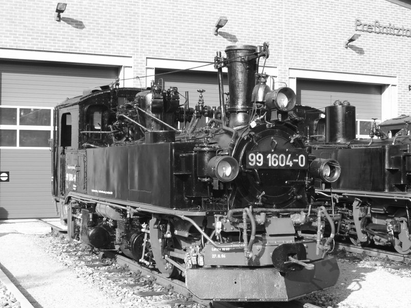 99 1604-0 des VSSB hat ihre Bleibe in Radebeul verlassen um am IV K Treffen der Pressnitztalbahn teilzunehmen. Sie war die 2 Altbau IV K bei dieser Veranstaltung. (05.10.08)