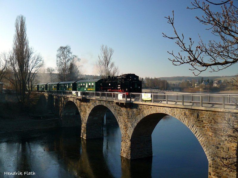 99 1746-9 rollt am 29.12.2008 ber das Viadukt in Malter